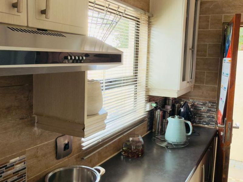 4 Bedrooms 3 bath for sale in Rabie Ridge E  - Photo 4