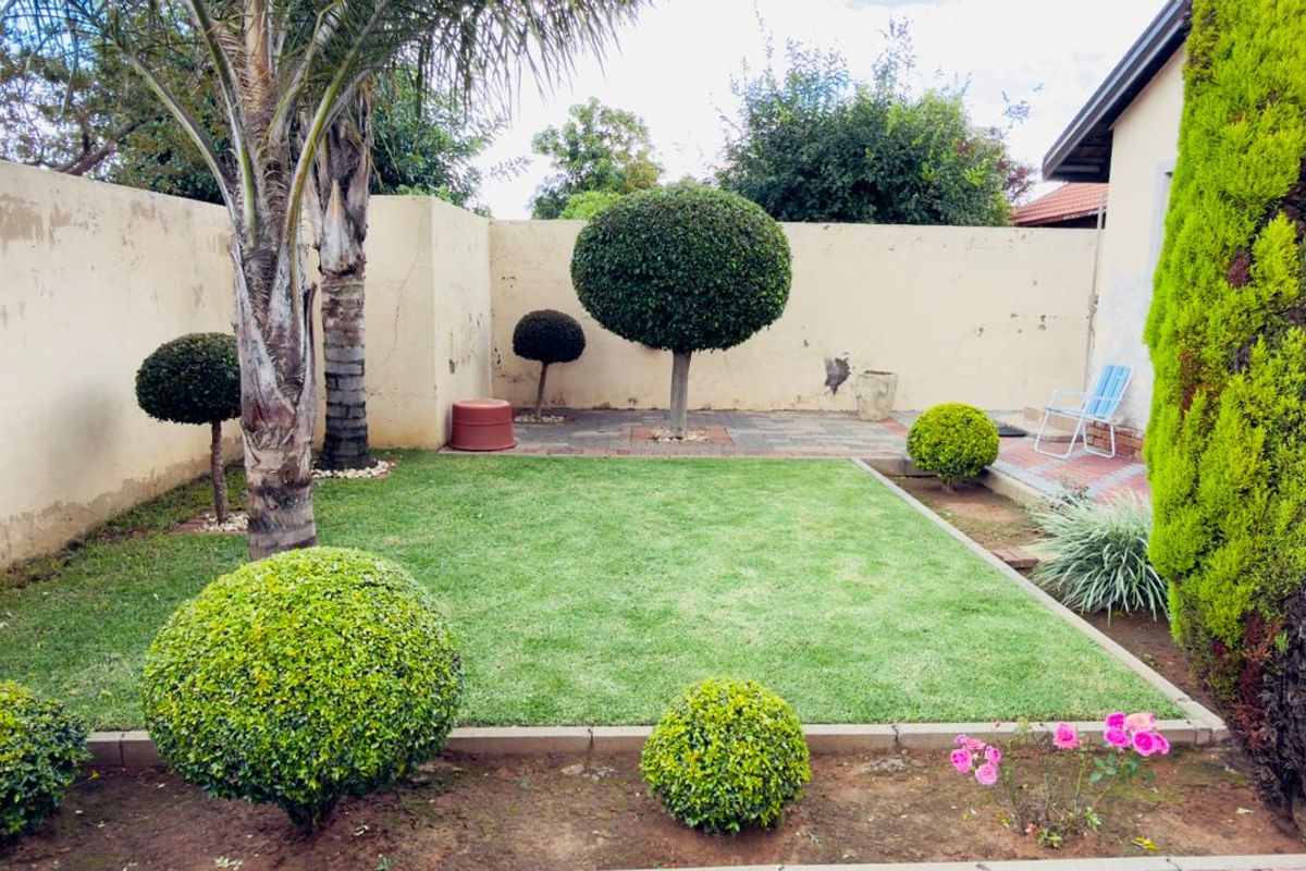 4 Bedrooms 3 bath for sale in Rabie Ridge E  - Photo 3
