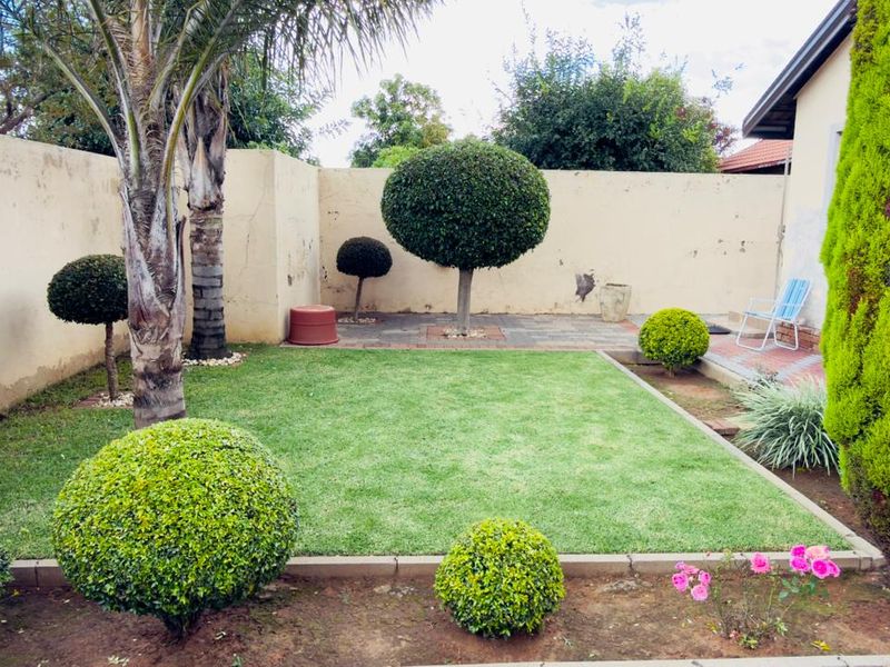4 Bedrooms 3 bath for sale in Rabie Ridge E  - Photo 3