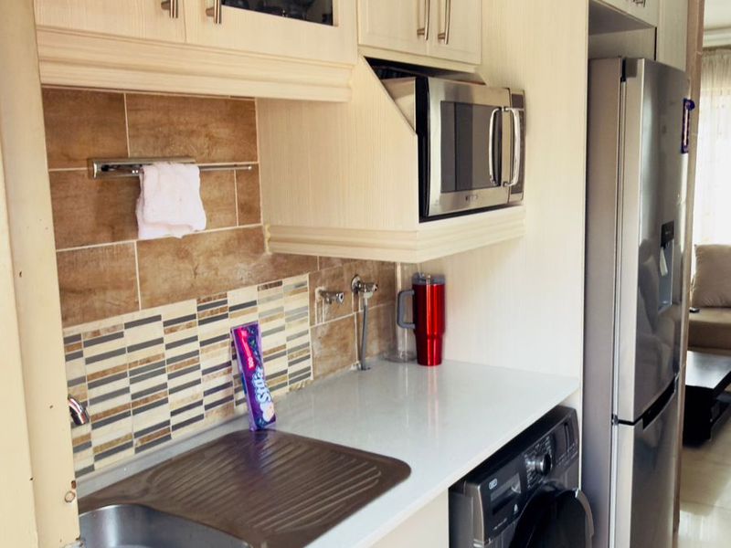 4 Bedrooms 3 bath for sale in Rabie Ridge E  - Photo 6