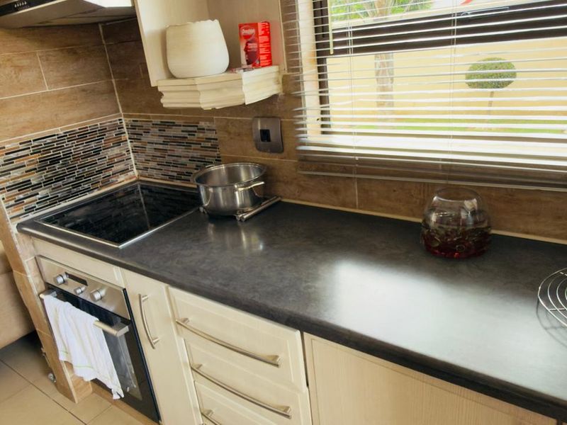 4 Bedrooms 3 bath for sale in Rabie Ridge E  - Photo 5