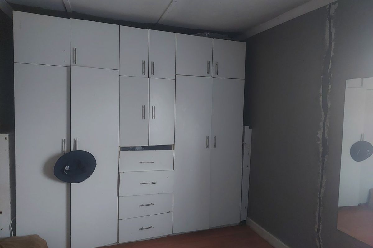 GET YOURSELF IN THE MARKET  - Photo 2