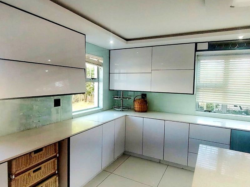 3 Bedroom House for Sale in Vincent - Photo 8