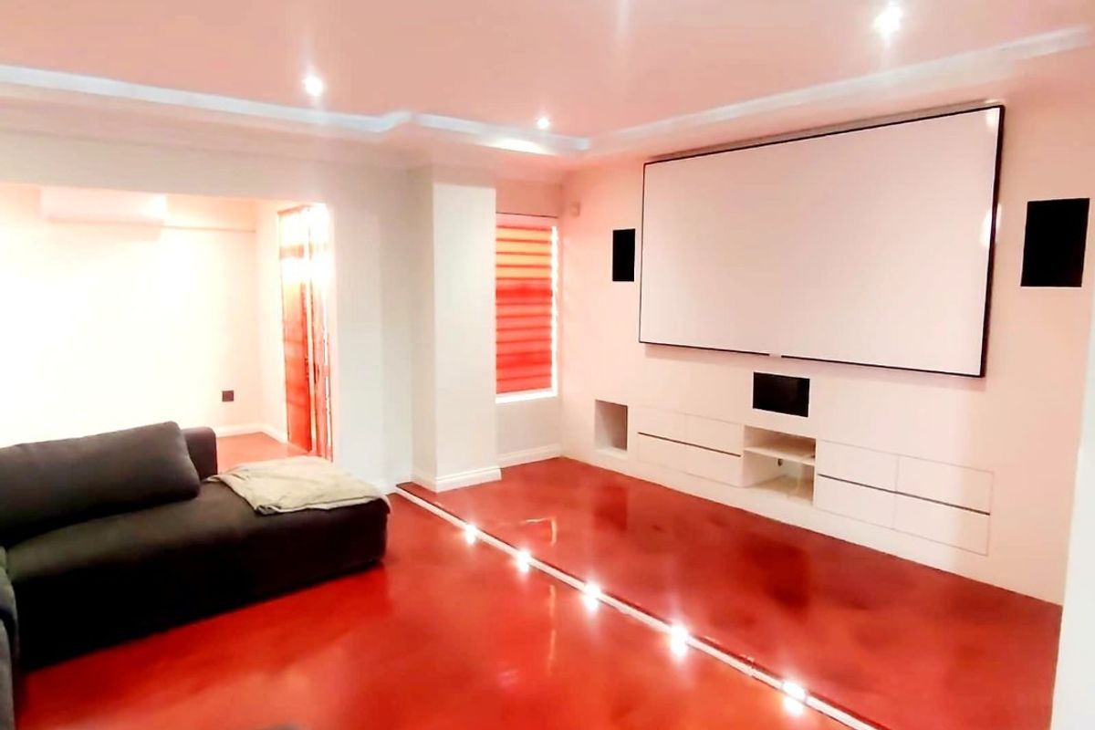 3 Bedroom House for Sale in Vincent - Photo 3