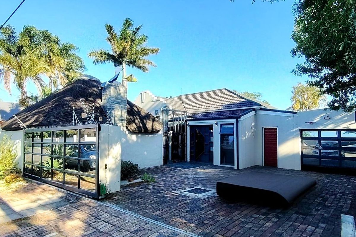 3 Bedroom House for Sale in Vincent - Photo 2