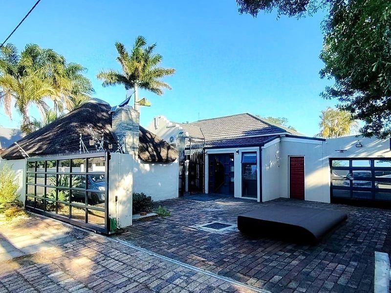 3 Bedroom House for Sale in Vincent - Photo 2