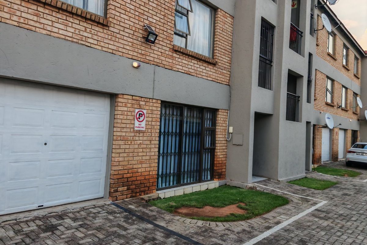 2 Bedroom Apartment for sale in Hurlyvale - Photo 2