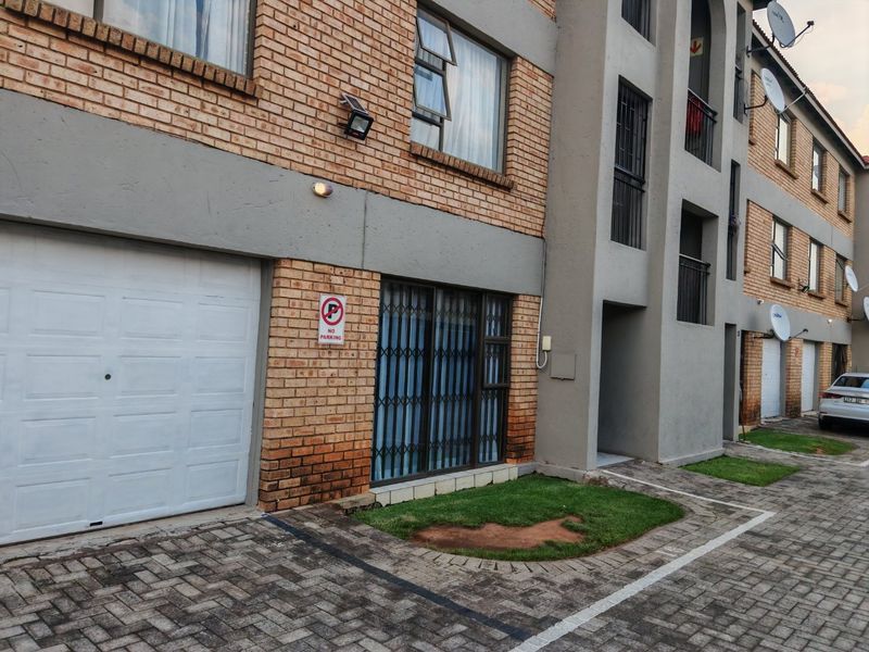 2 Bedroom Apartment for sale in Hurlyvale - Photo 2