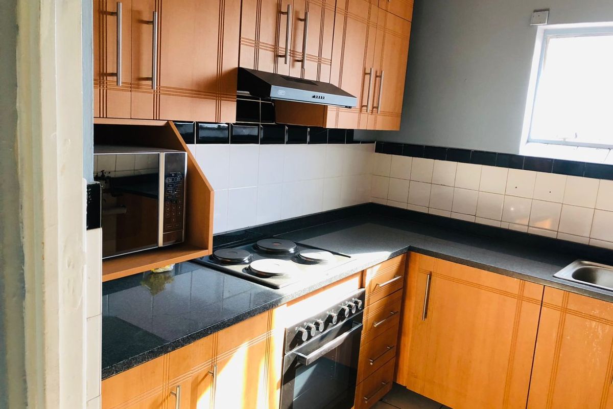 3 Bedrooms, 1 Bathroom Sharing Accommodation To Let In Durban Central, Durban  - Photo 2