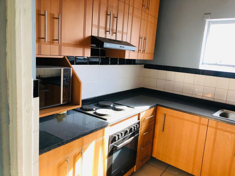 3 Bedrooms, 1 Bathroom Sharing Accommodation To Let In Durban Central, Durban  - Photo 2