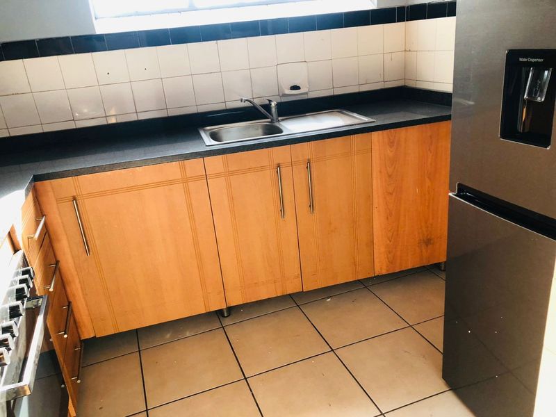 3 Bedrooms, 1 Bathroom Sharing Accommodation To Let In Durban Central, Durban  - Photo 3