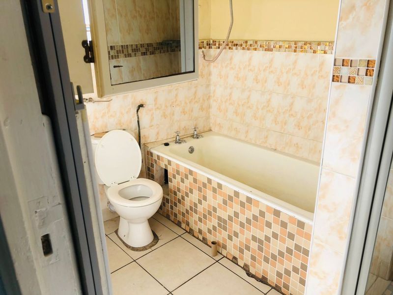 3 Bedrooms, 1 Bathroom Sharing Accommodation To Let In Durban Central, Durban  - Photo 9