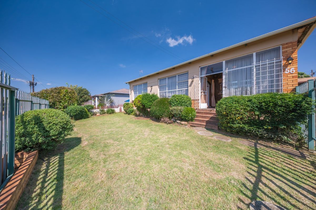 Charming Golden Oldie for Versatile Family Living - Photo 3