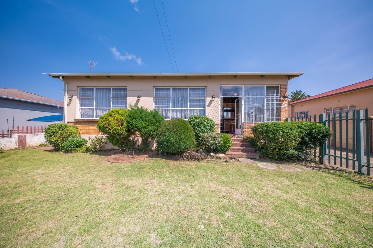 Charming Golden Oldie for Versatile Family Living - Photo 2