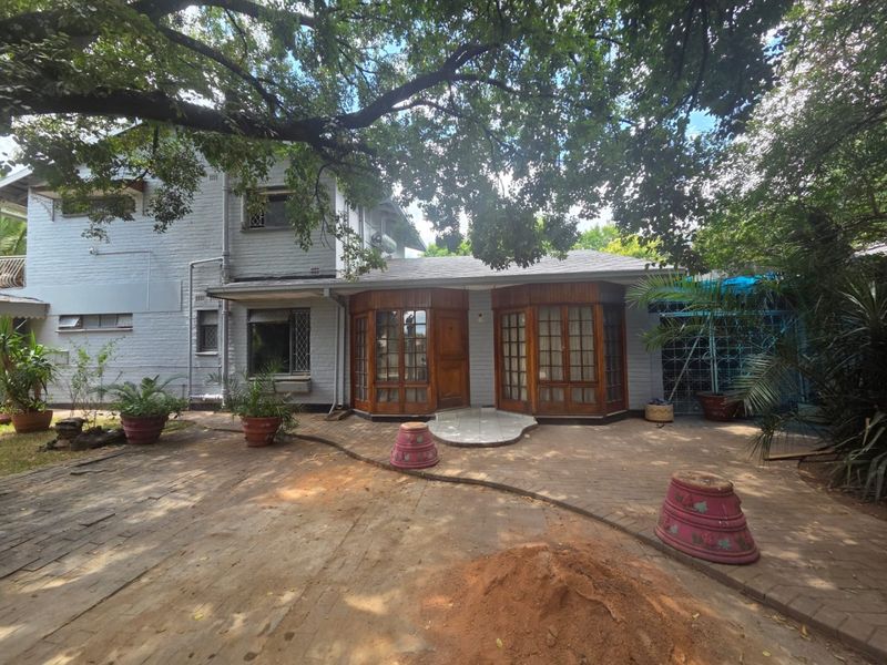 Spacious Family Home with Flatlet in Quiet, Established Area - Photo 2