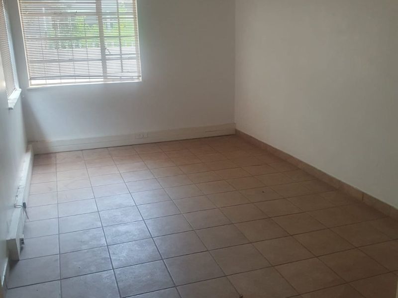 Location is perfect for your new office. - Photo 6