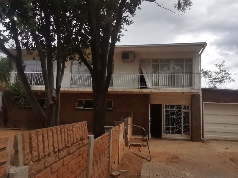 4 Bed House in Roosheuwel for Sale - Photo 10