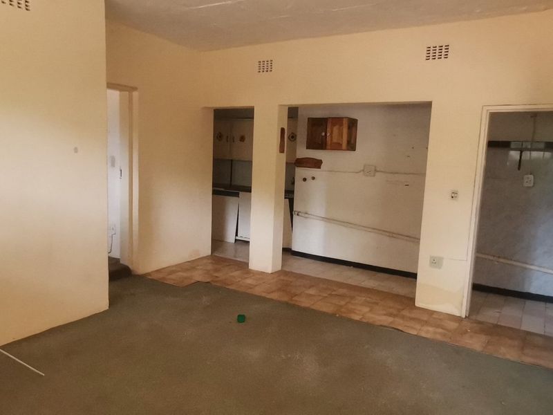 4 Bed House in Roosheuwel for Sale - Photo 8