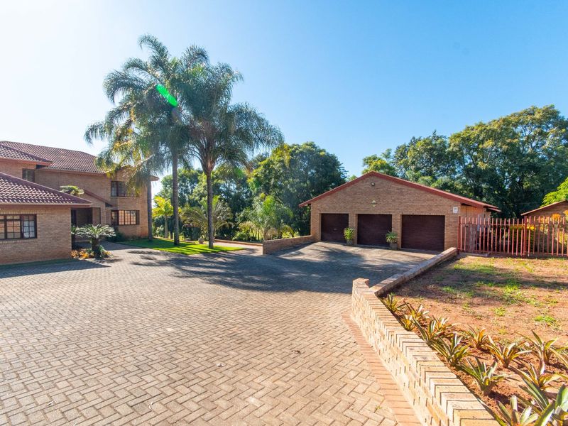 8 Bedroom house for sale on the R40 White River  - Photo 7