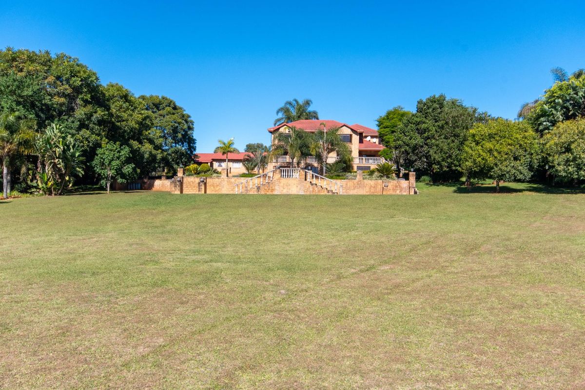 8 Bedroom house for sale on the R40 White River  - Photo 4