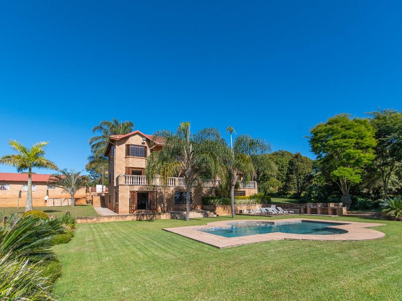 8 Bedroom house for sale on the R40 White River  - Photo 5