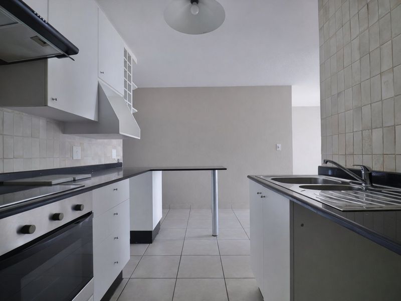 Incredible Views | 2 Bedroom Apartment in Sought-After Worlds View, Northcliff - Photo 6