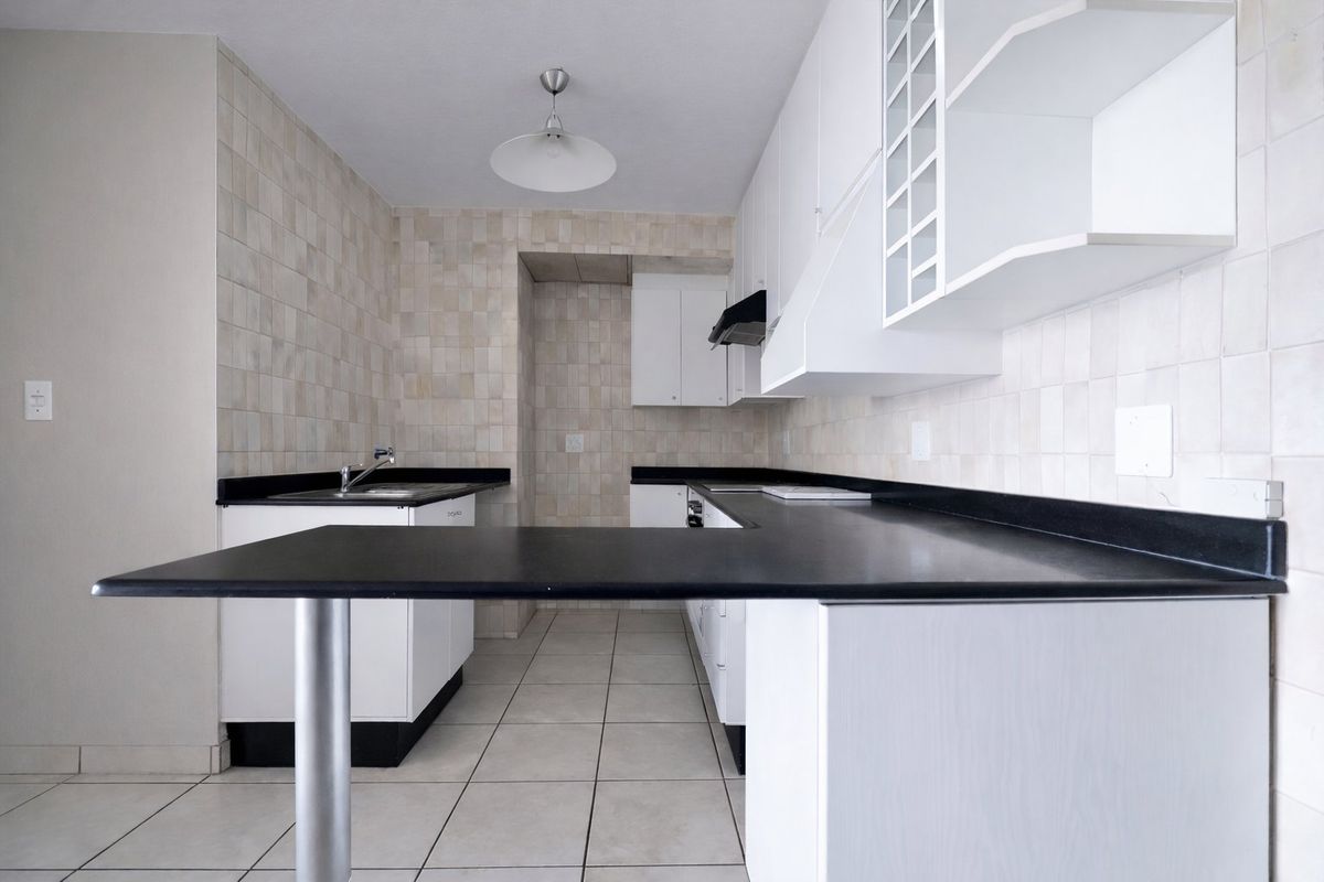 Incredible Views | 2 Bedroom Apartment in Sought-After Worlds View, Northcliff - Photo 5