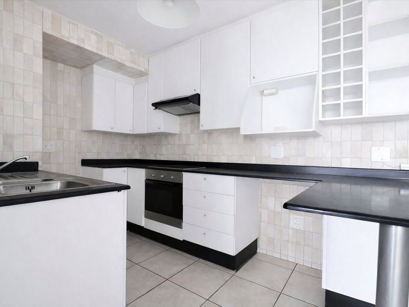 Incredible Views | 2 Bedroom Apartment in Sought-After Worlds View, Northcliff - Photo 4