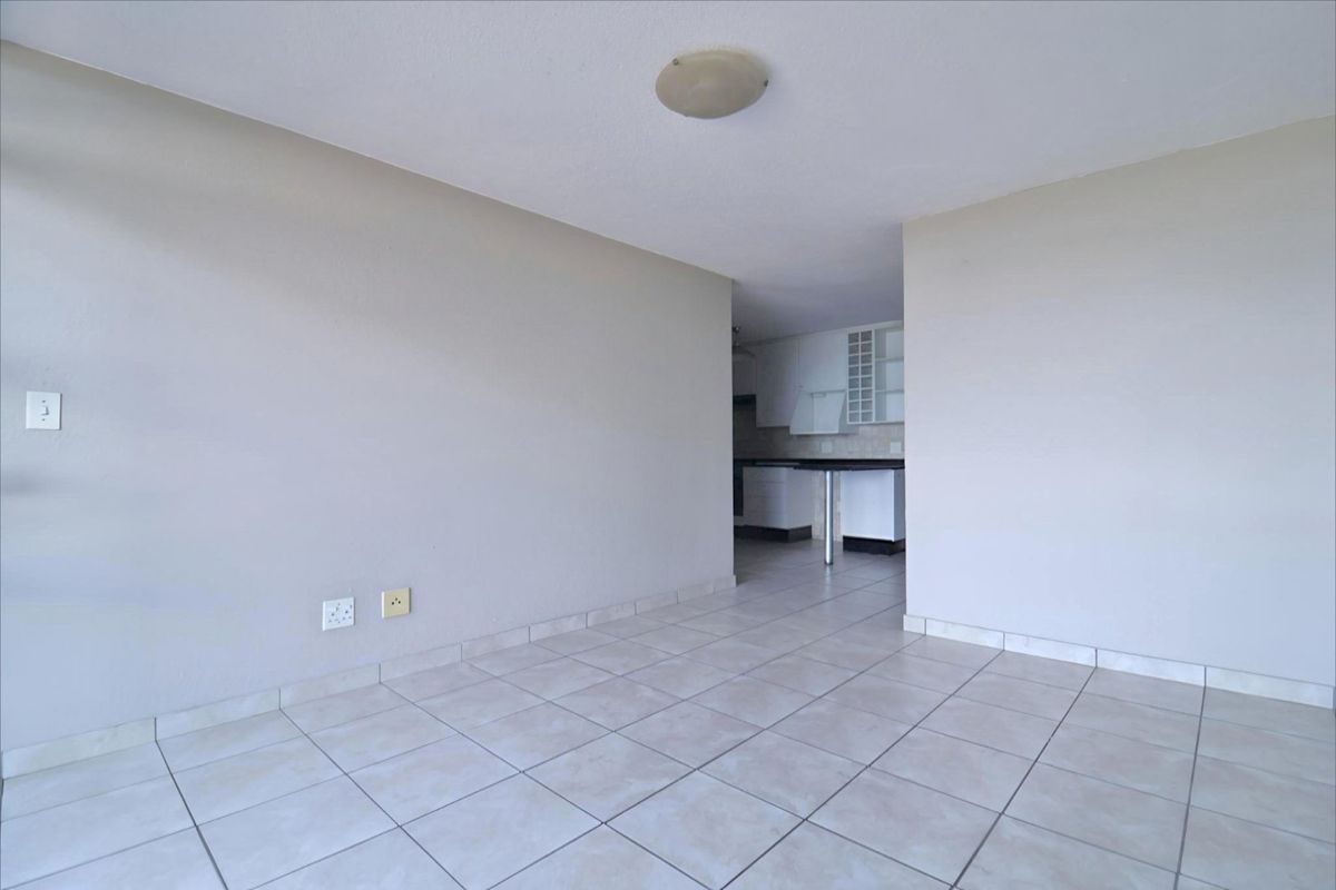 Incredible Views | 2 Bedroom Apartment in Sought-After Worlds View, Northcliff - Photo 3