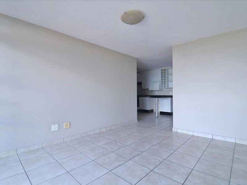 Incredible Views | 2 Bedroom Apartment in Sought-After Worlds View, Northcliff - Photo 3