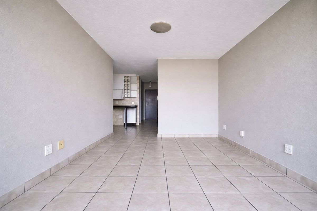 Incredible Views | 2 Bedroom Apartment in Sought-After Worlds View, Northcliff - Photo 2