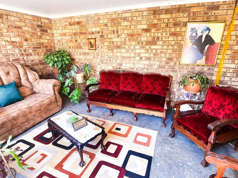 Discover the perfect blend of low maintenance living and modern comfort i this charming three bedroom townhouse. - Photo 7