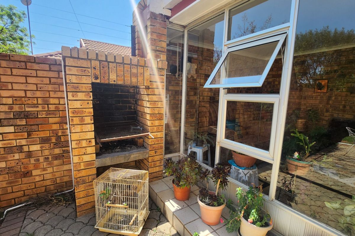 Discover the perfect blend of low maintenance living and modern comfort i this charming three bedroom townhouse. - Photo 3