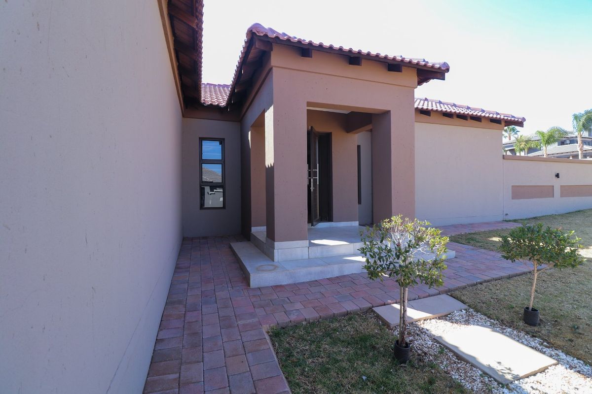 Modern 4-Bedroom Townhouse with Exceptional Entertainment Facilities - Photo 5