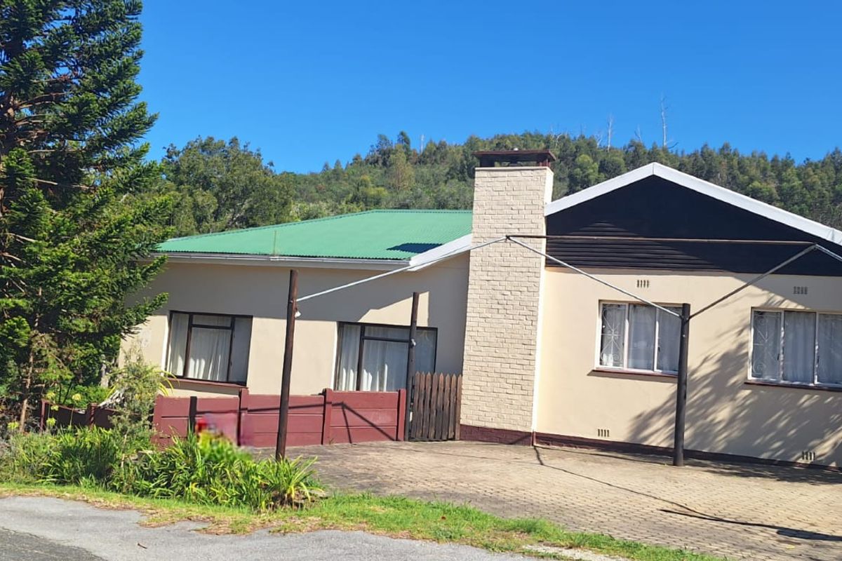 Spacious Family Home with Excellent Potential in Old Place, Knysna - Photo 4