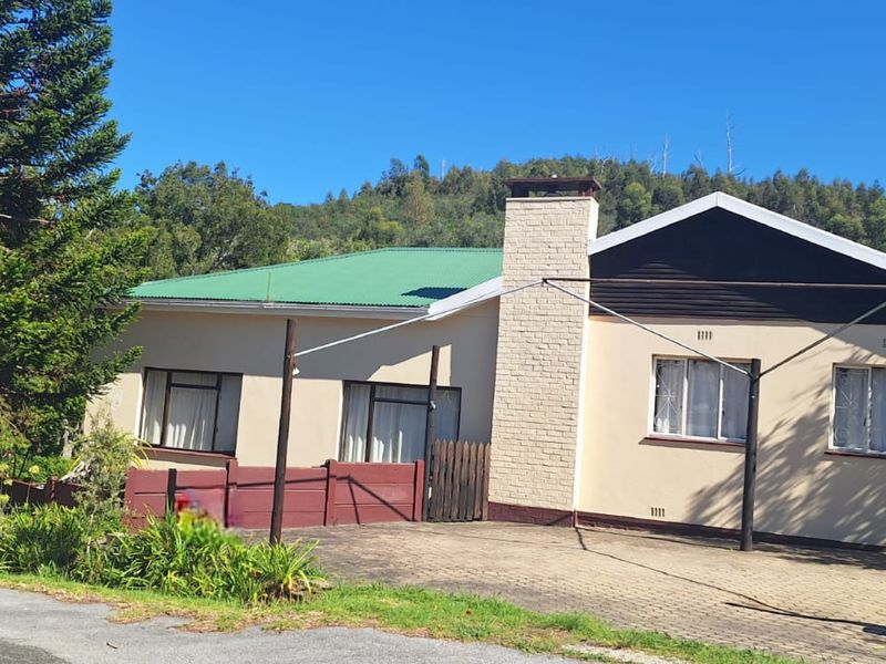 Spacious Family Home with Excellent Potential in Old Place, Knysna - Photo 4
