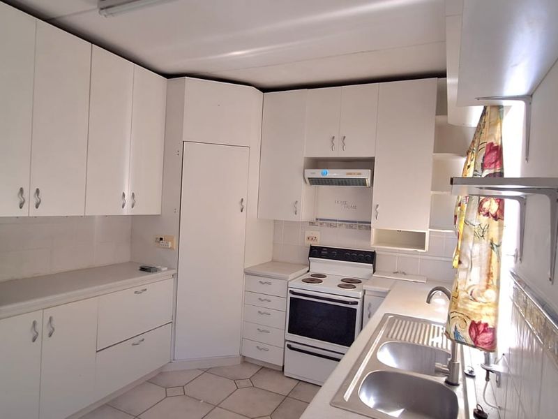 Spacious Family Home with Excellent Potential in Old Place, Knysna - Photo 9