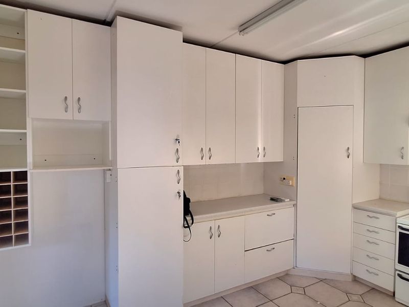 Spacious Family Home with Excellent Potential in Old Place, Knysna - Photo 7