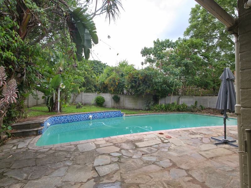 ENTERTAINERS DELIGHT 4 BEDROOM HOME PADFIELD PARK PINETOWN - Photo 4