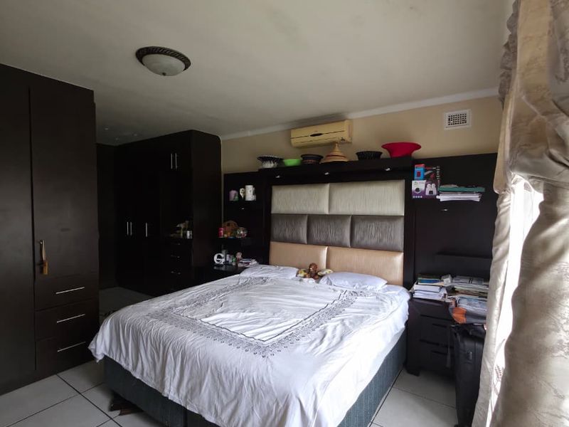 ENTERTAINERS DELIGHT 4 BEDROOM HOME PADFIELD PARK PINETOWN - Photo 10