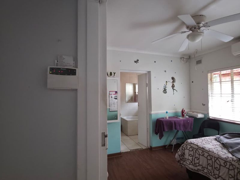 ENTERTAINERS DELIGHT 4 BEDROOM HOME PADFIELD PARK PINETOWN - Photo 6