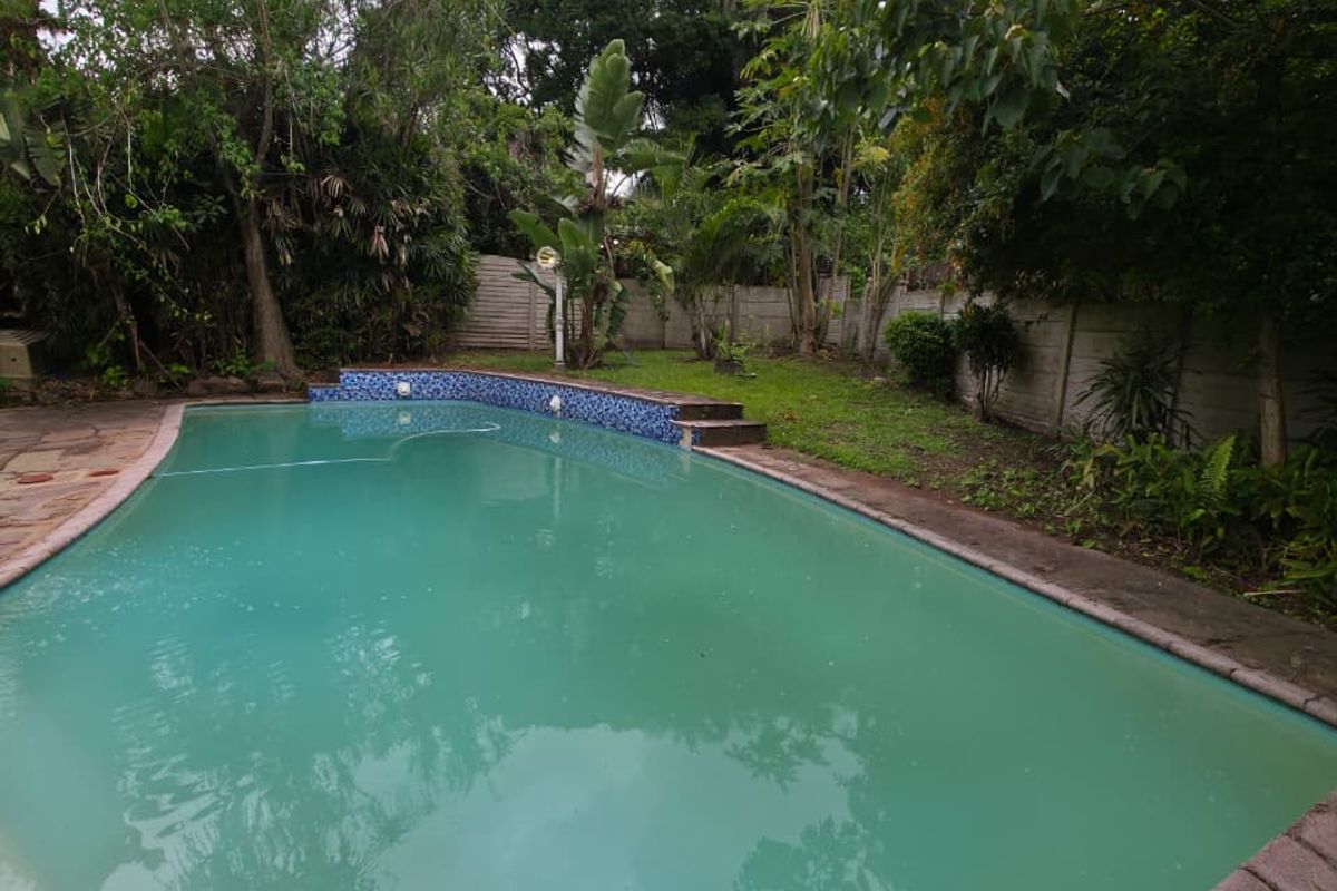 ENTERTAINERS DELIGHT 4 BEDROOM HOME PADFIELD PARK PINETOWN - Photo 2