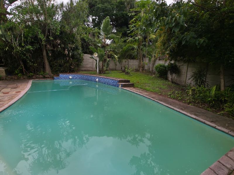 ENTERTAINERS DELIGHT 4 BEDROOM HOME PADFIELD PARK PINETOWN - Photo 2