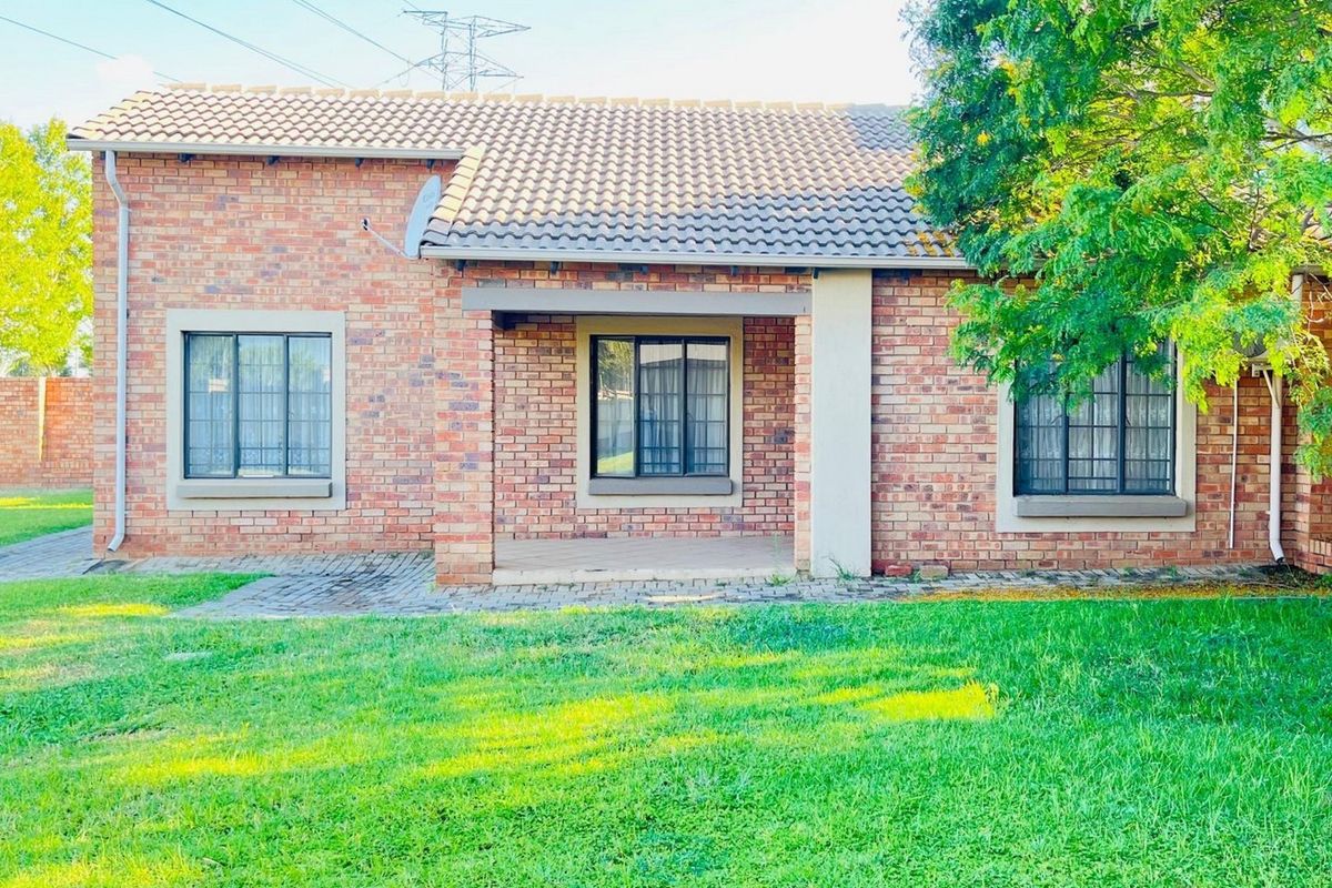 3 Bed 2 Bath with Large Garden - Photo 2