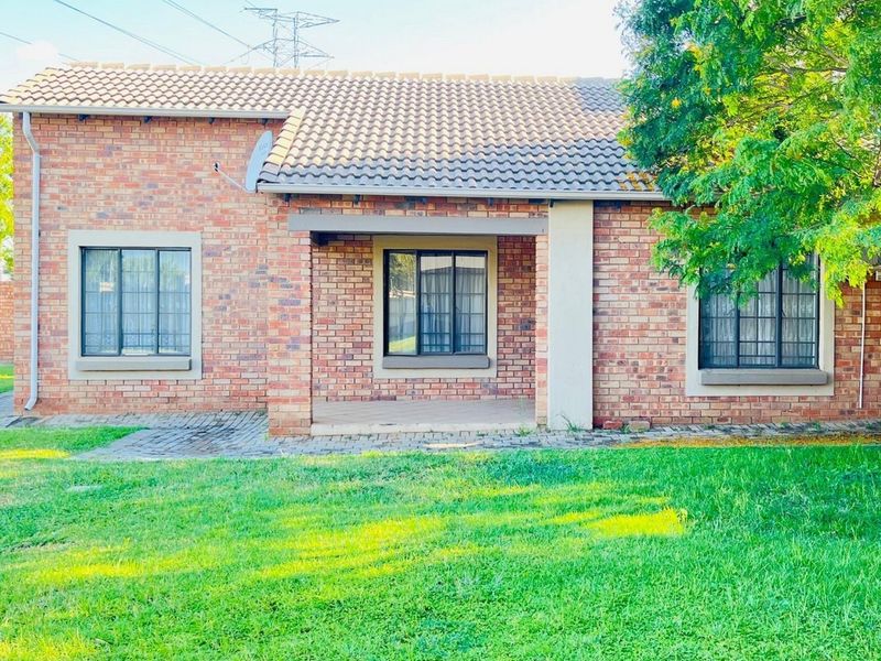 3 Bed 2 Bath with Large Garden - Photo 2