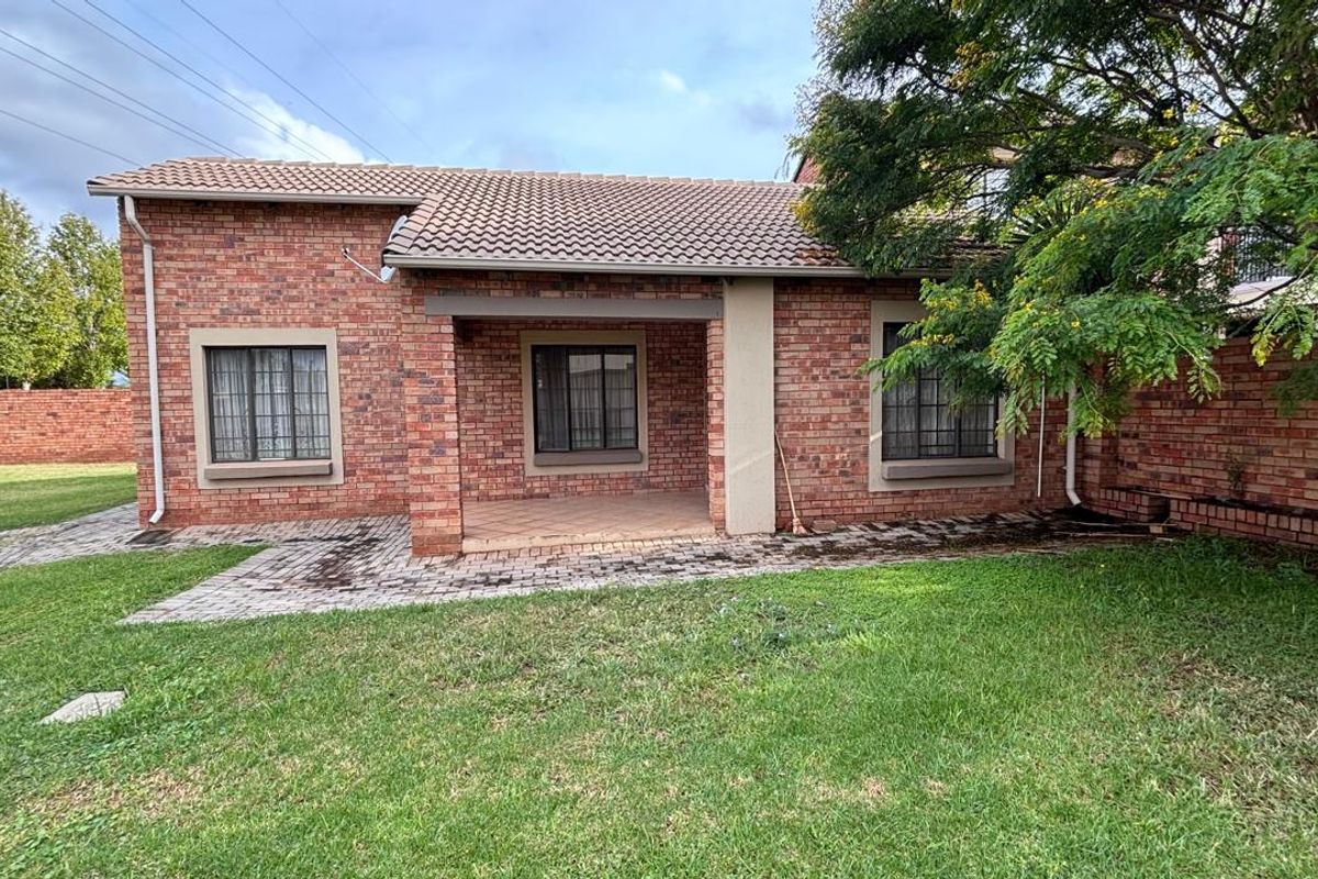 3 Bed 2 Bath with Large Garden - Photo 4