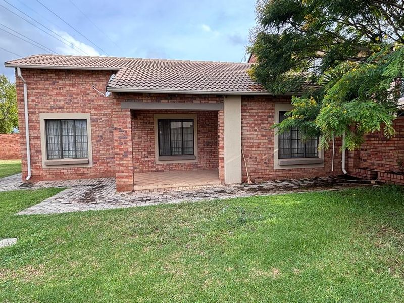 3 Bed 2 Bath with Large Garden - Photo 4