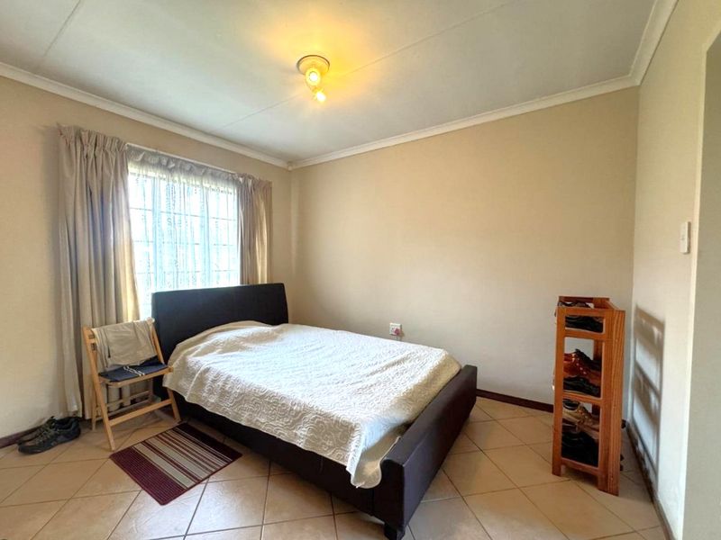 3 Bed 2 Bath with Large Garden - Photo 10