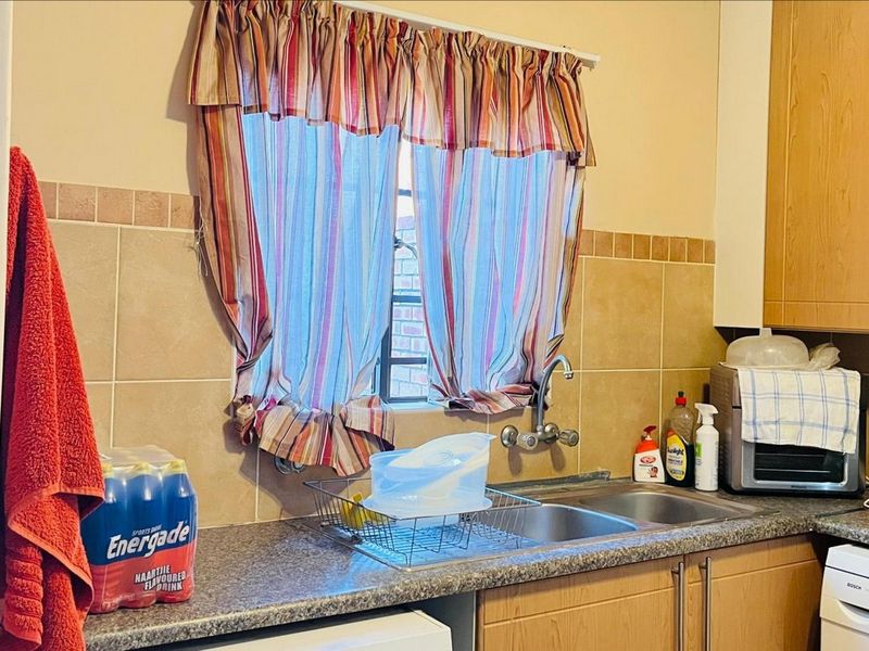 3 Bed 2 Bath with Large Garden - Photo 8