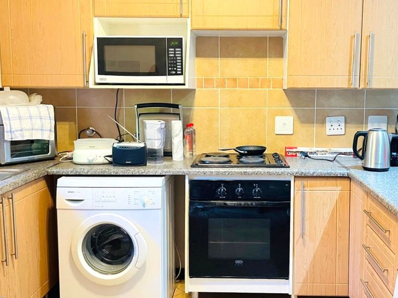 3 Bed 2 Bath with Large Garden - Photo 7